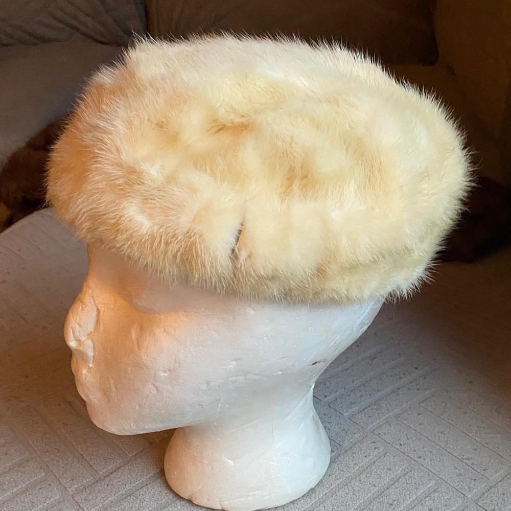 Elegant Cream mink Fur Hat